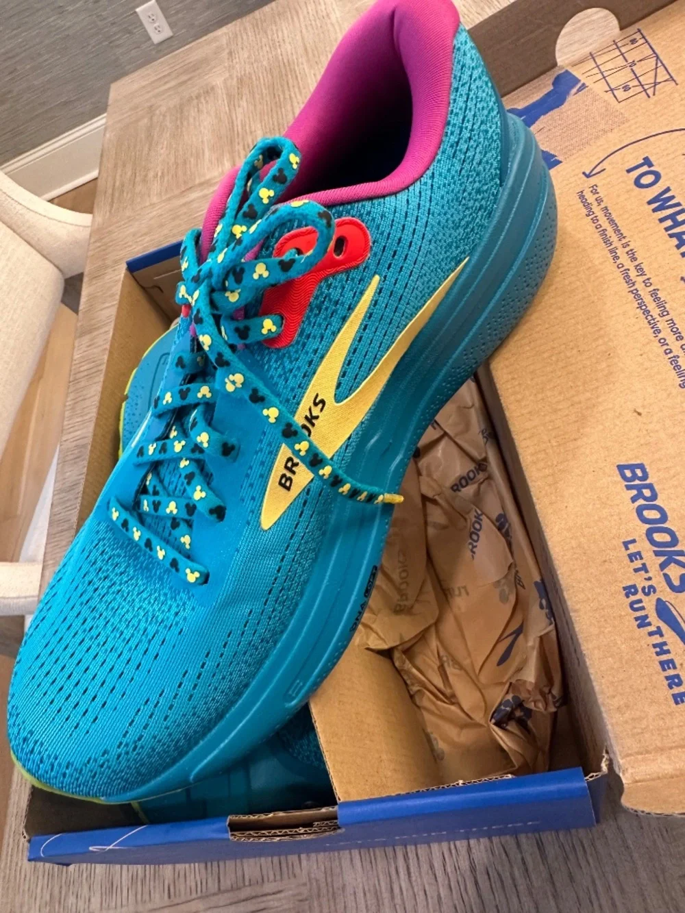 Brand New in the box Brooks Disney marathon weekend running Shoes Men size 9 - Picture 4 of 5